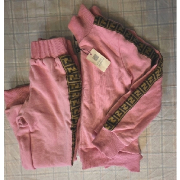 FENDI - Picture 1 of 16